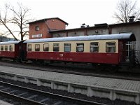 13.12.2019 HSB Personenwagen im Bahnhof Gernode