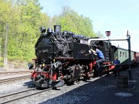 28.04.2018 Dampflokomotive beim Wassernehmen im Bahnhof Bertsdorf