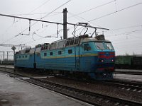 19.04.2017 Bahnhof Vasilyevka Tavrichesk Durchfahrende Elektrolokomotive