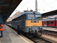07.05.2017 Bahnhof Budapest-Keleti Elektrolokomotive 431 006 der HMAV Start